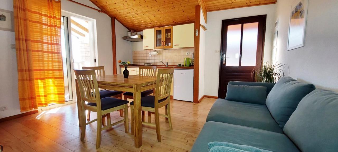 Apartments Mladen Sućuraj Eksteriør bilde