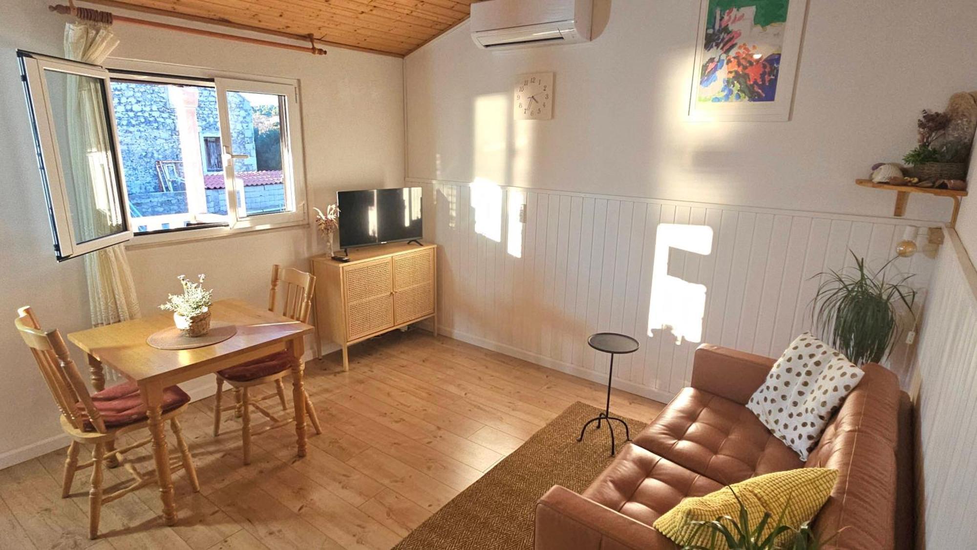 Apartments Mladen Sućuraj Eksteriør bilde