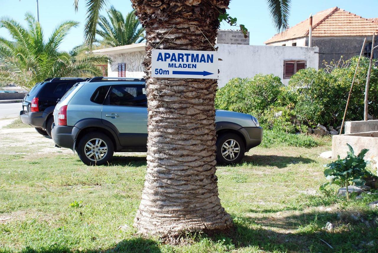 Apartments Mladen Sućuraj Eksteriør bilde